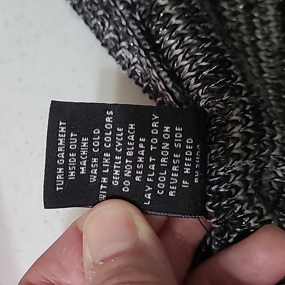 NWT New Directions Black & Grey Sweater with Silver Threading size 2X - Picture 5 of 11